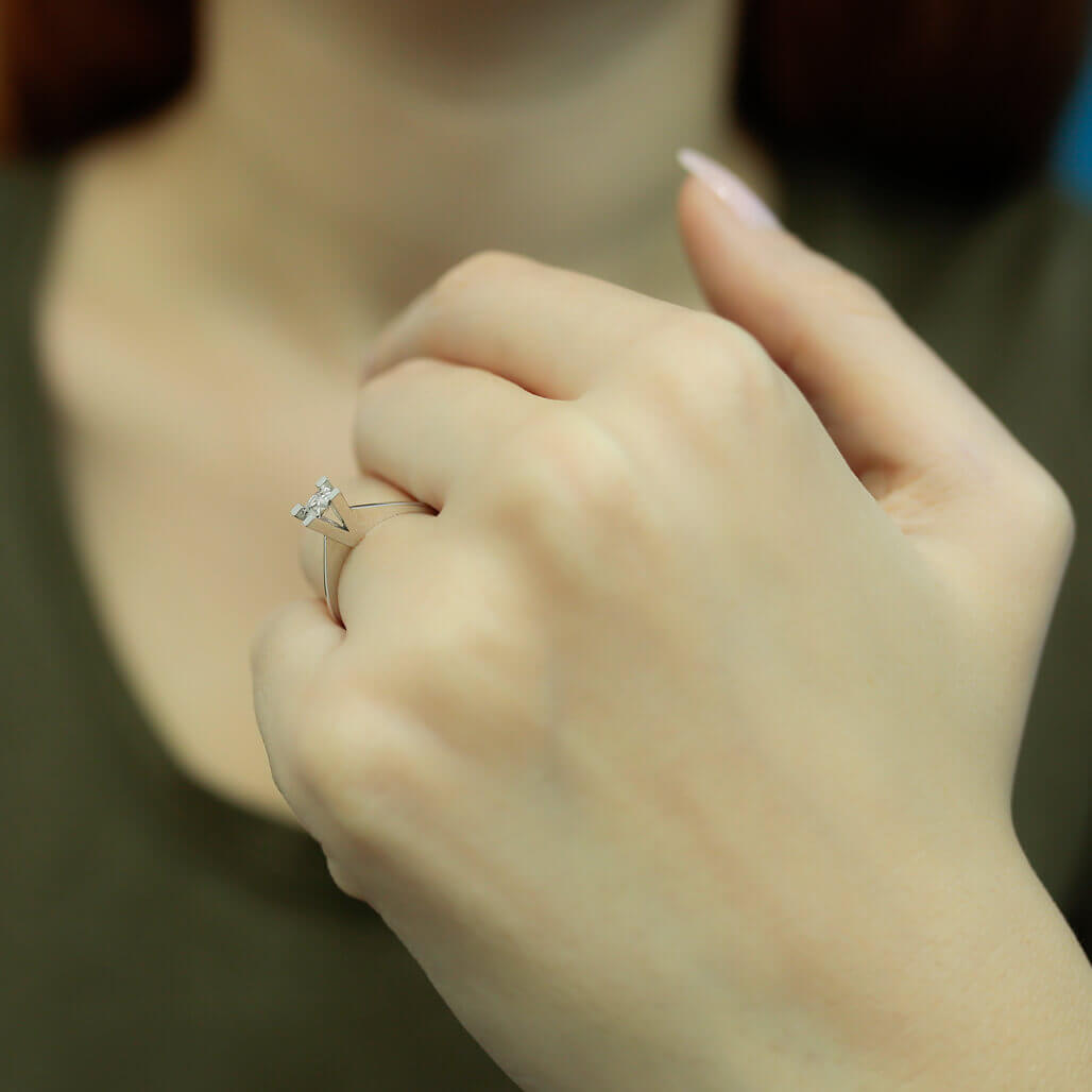 0.30 Carat Solitaire Look Diamond Ring