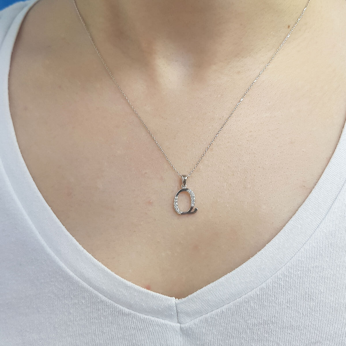 Diamond Q Letter Necklace