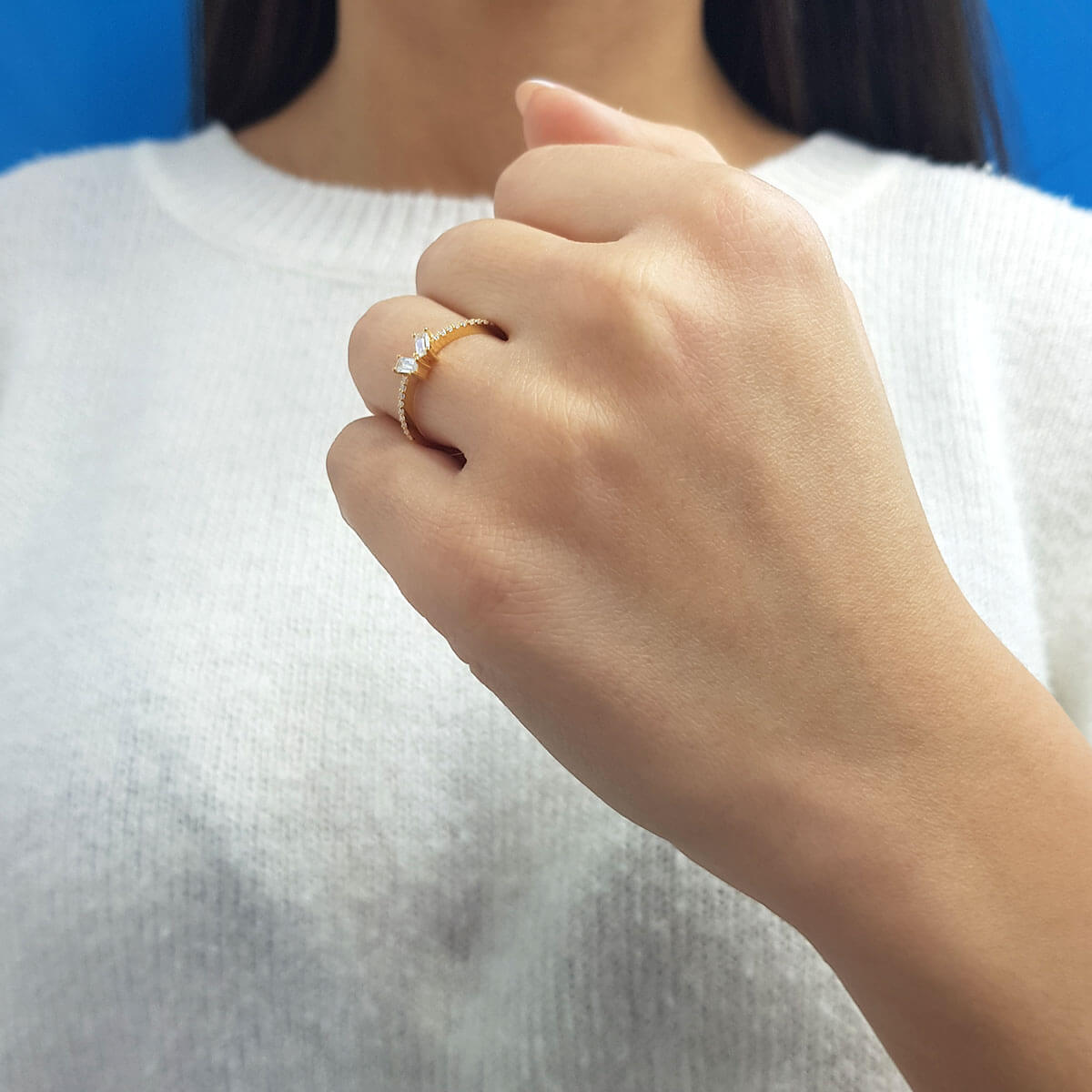 Round and Baguette Diamond Pratru Ring