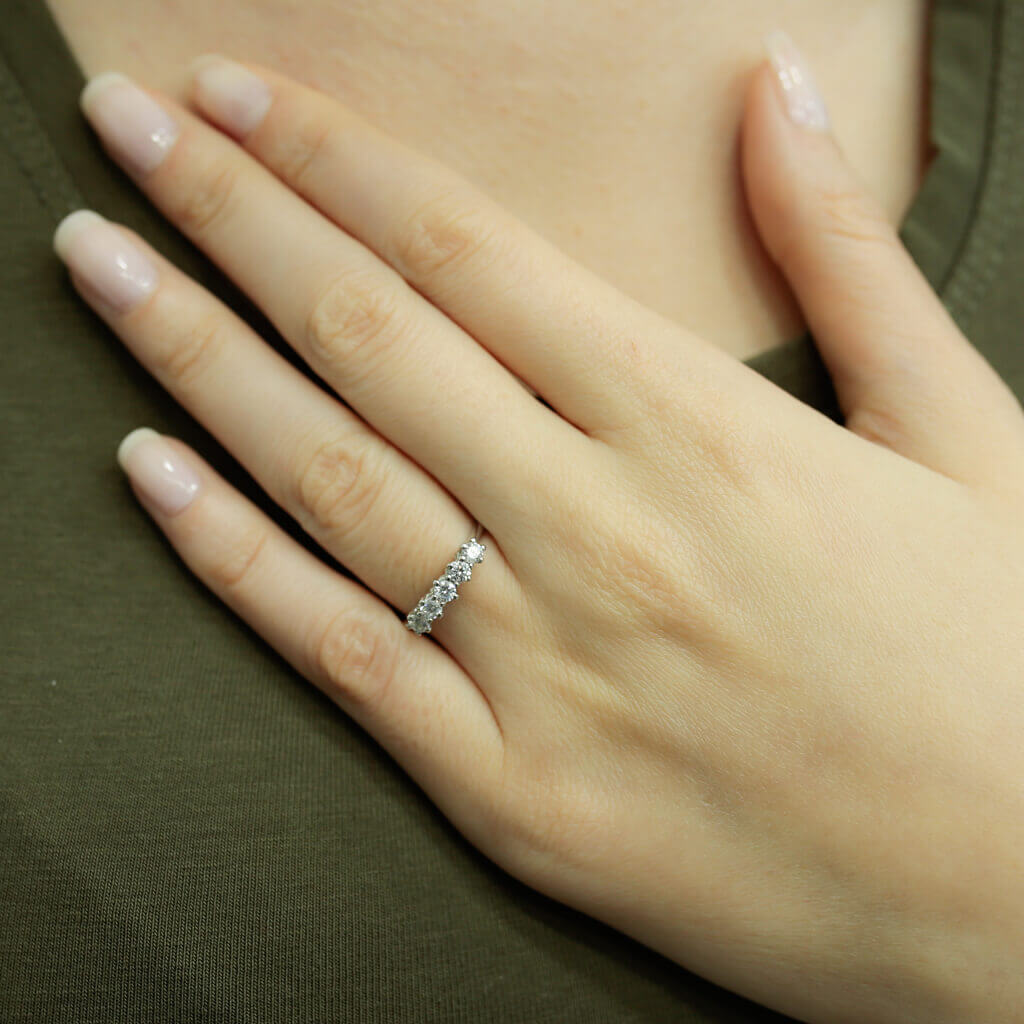 0,40 Carat Diamond Five Stone Ring