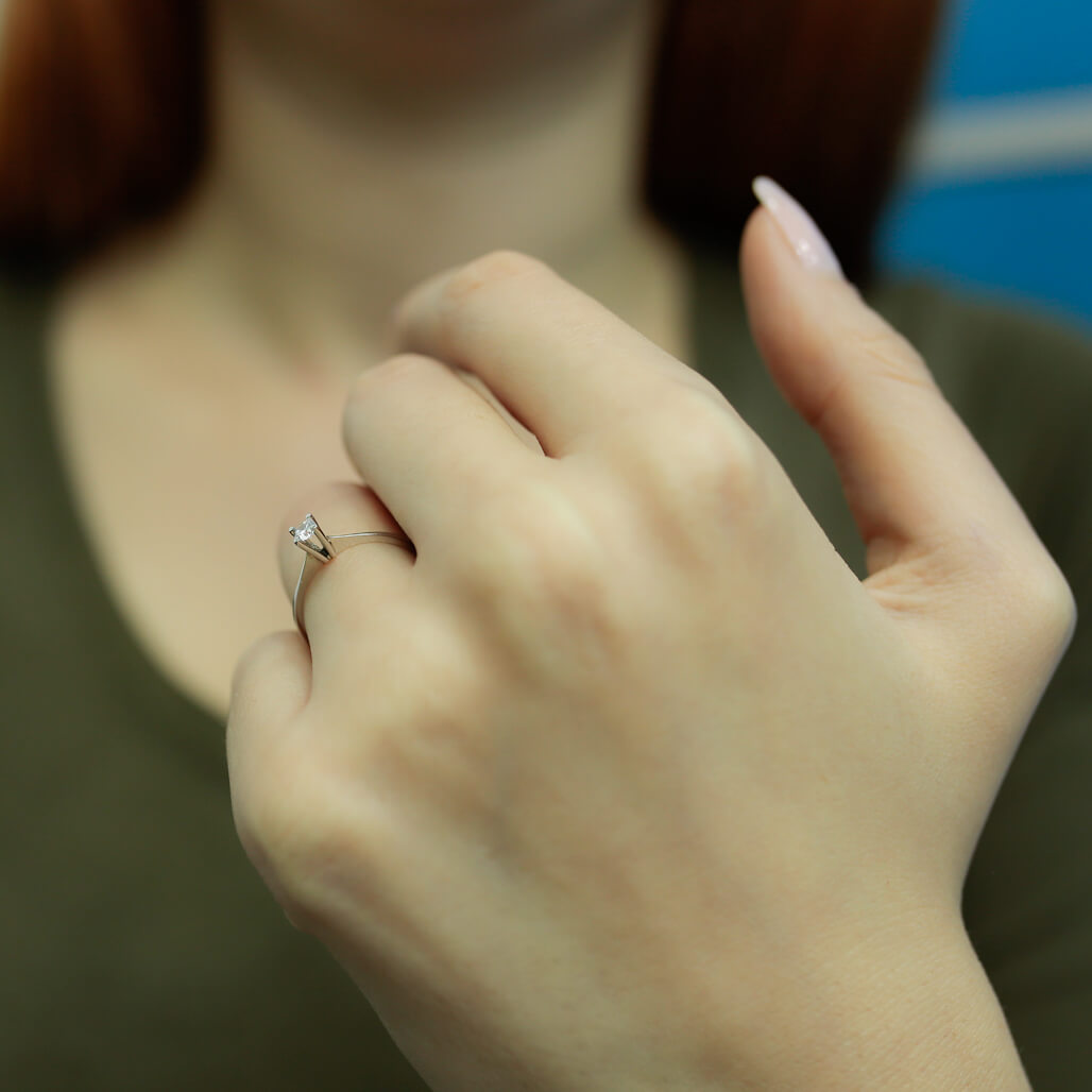 G Color 0.10 Carat Diamond Solitaire Ring