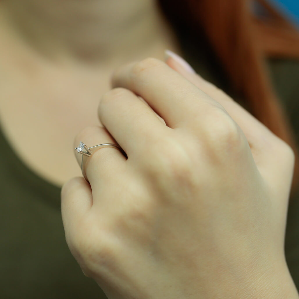 F Color 0.14 Carat Diamond Solitaire Ring