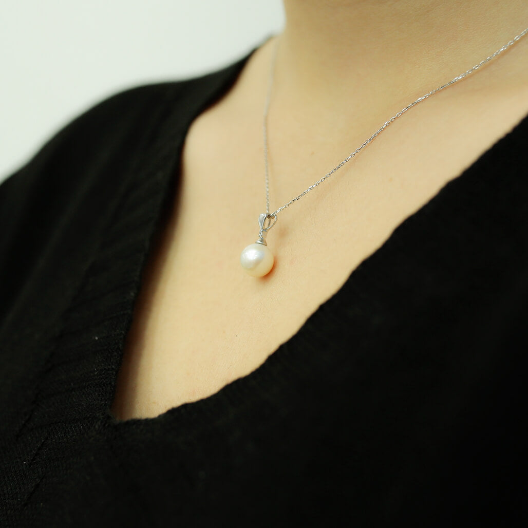 Diamond Pearl Necklace